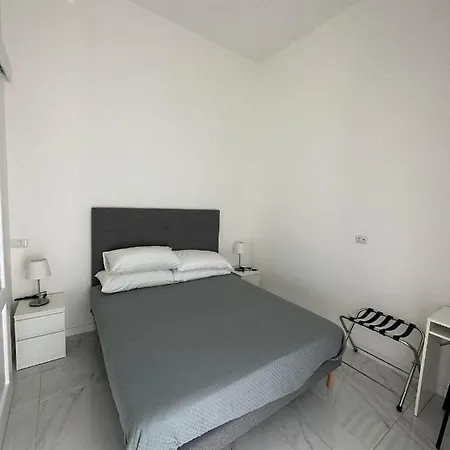 Appartamento Incantevole A Chiaia Naples Exterior photo